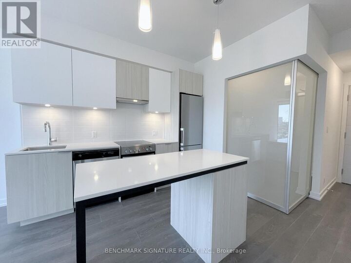 Property Photo:  203 College Street 809  ON M5T 0C8 