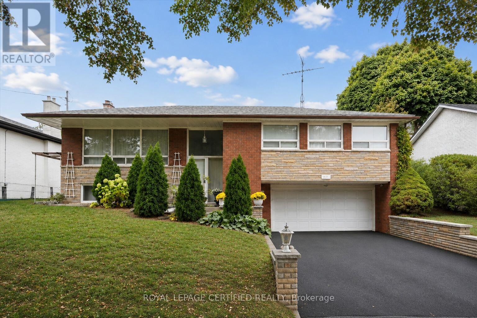 Property Photo:  1639 Sunnycove Drive  ON L4X 1B6 