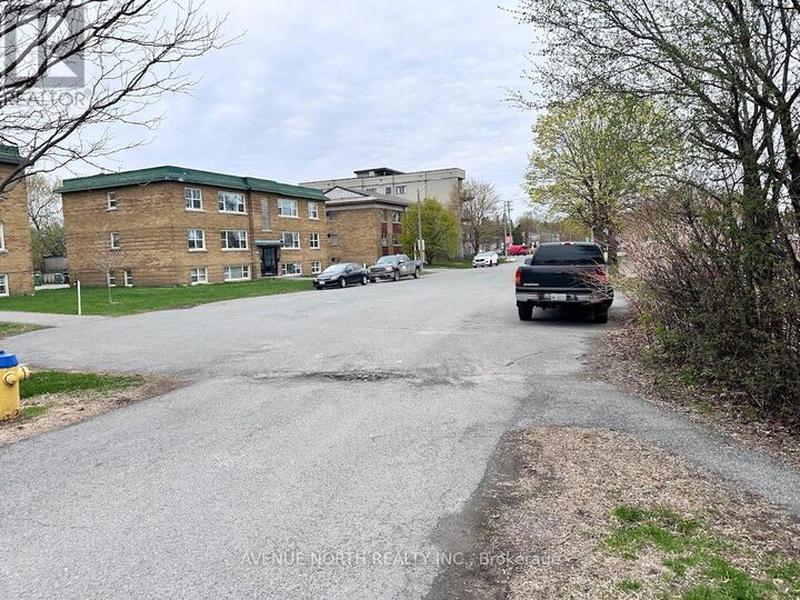 Property Photo:  1170 Dover Crescent 1  ON K1Z 7X3 