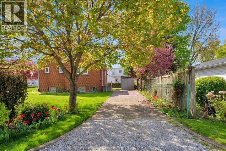 Property Photo:  17 Grand Avenue  ON N8A 4J8 