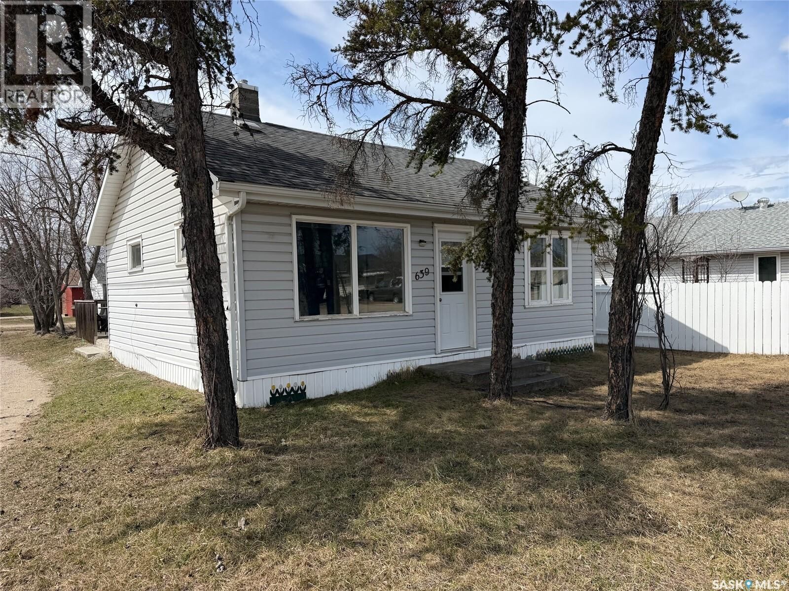 Property Photo:  639 Albert Street  SK S0E 0Y0 