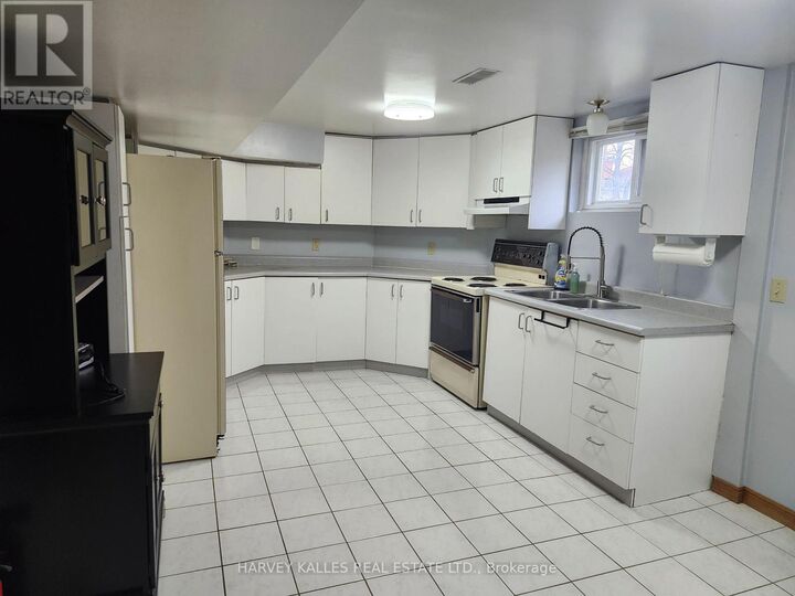 Property Photo:  9 Scarlett Drive Lower  ON L6Y 3R9 
