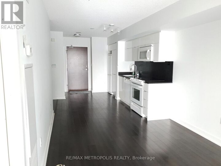 Property Photo:  21 Iceboat Terrace 1210  ON M5V 4A9 