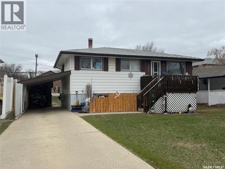 Property Photo:  257 Hochelaga Street E  SK S6H 0N9 