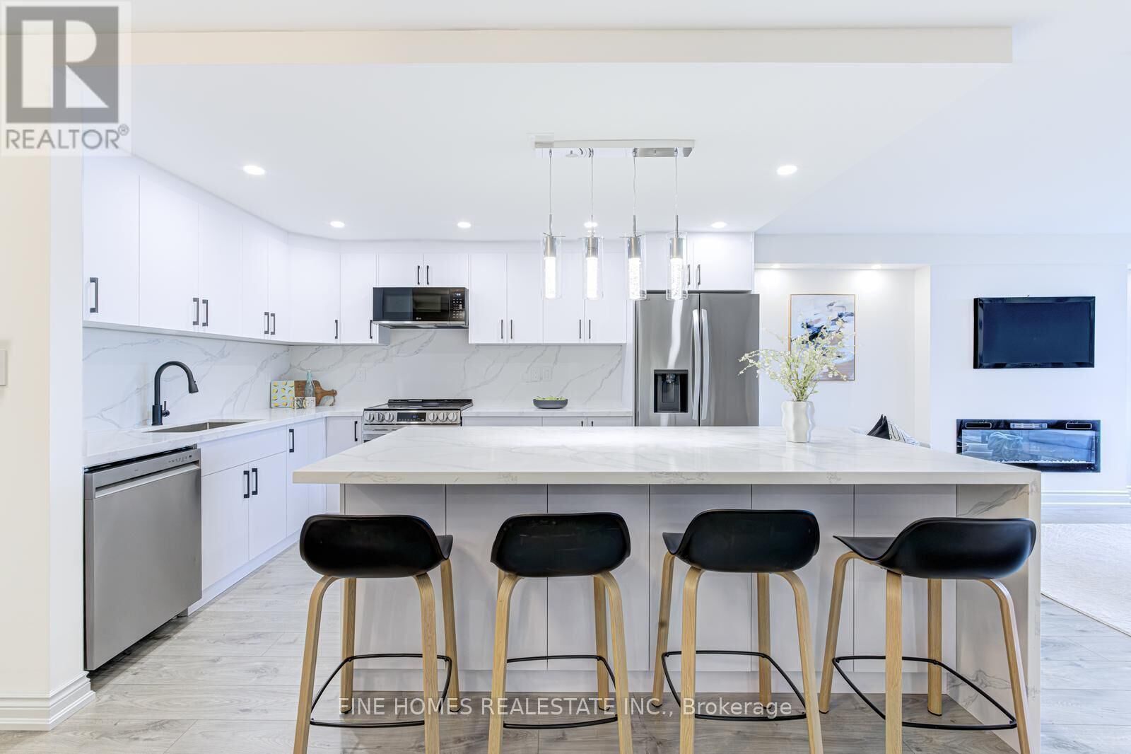 Property Photo:  1201 Steeles Avenue 804  ON M2R 3K1 