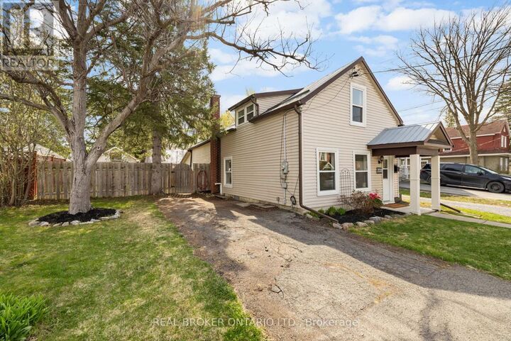 Property Photo:  233 Bell Street  ON K7S 2R7 