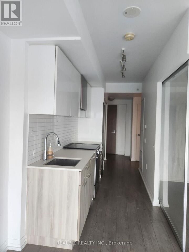 Property Photo:  251 Jarvis Street 2401  ON M5B 0C3 
