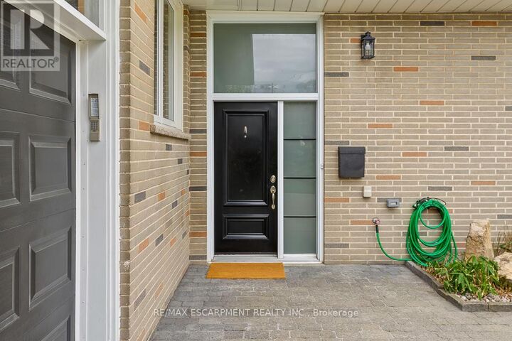 Property Photo:  1548 Wembury Road  ON L5J 2L9 