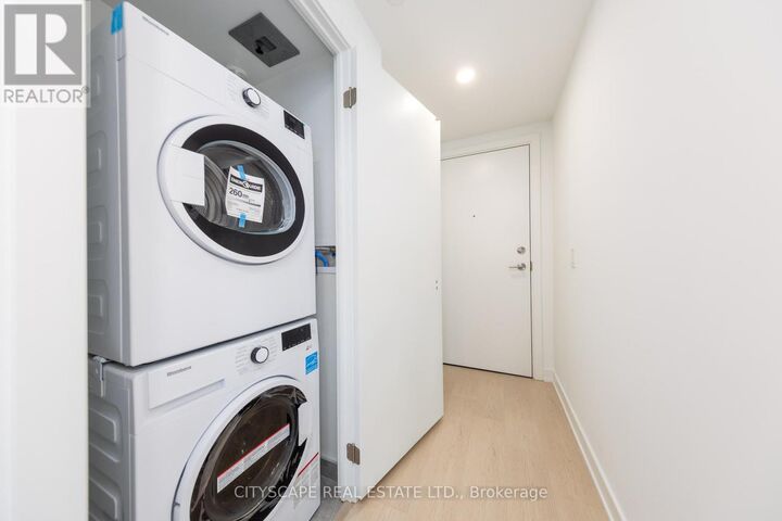 Property Photo:  252 Church Street 4805  ON M5B 1Z2 