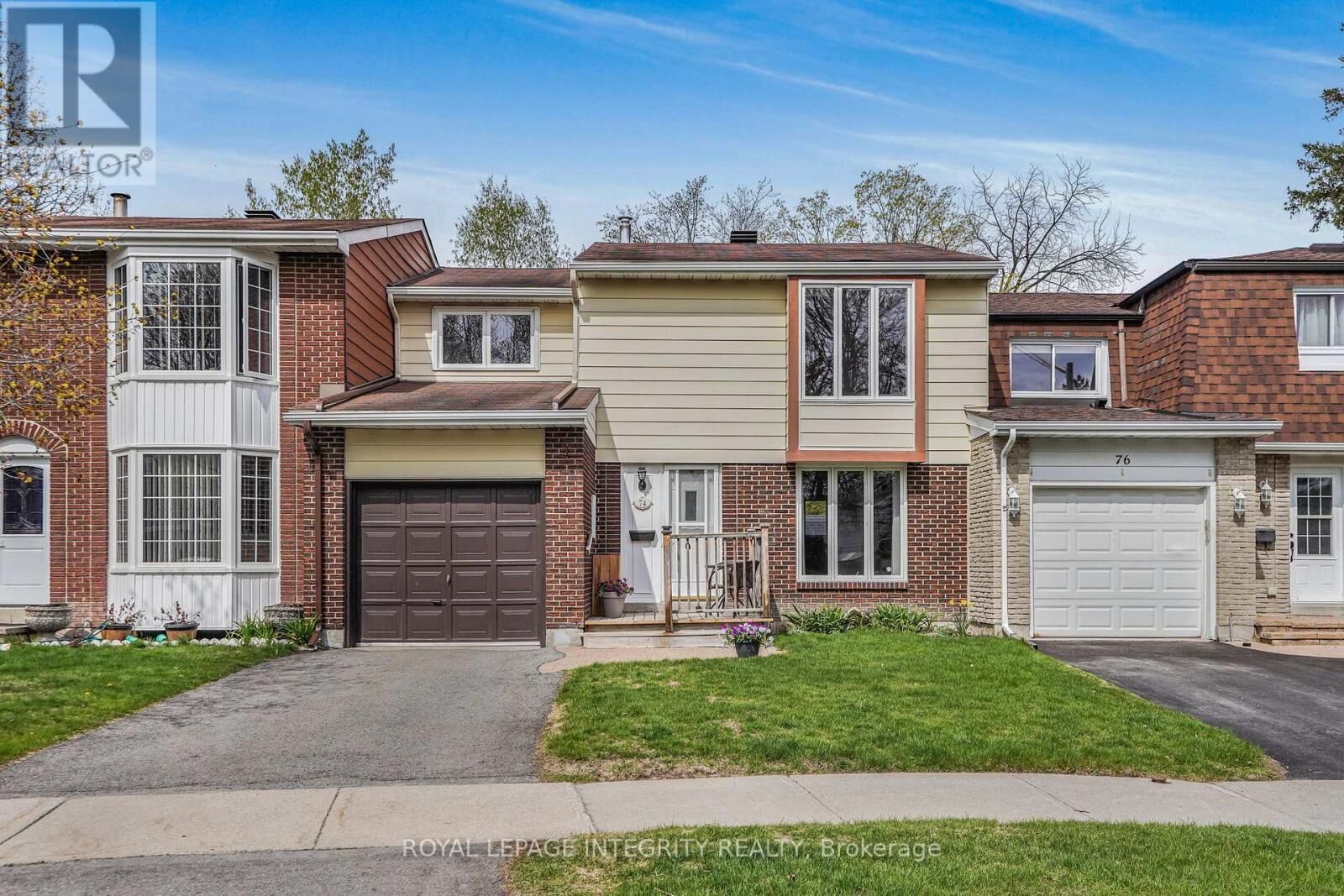 Property Photo:  74 Valewood Crescent  ON K1B 4E8 