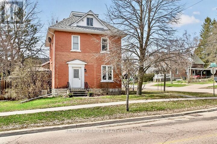 Property Photo:  402 Christie Street  ON K8A 4R9 
