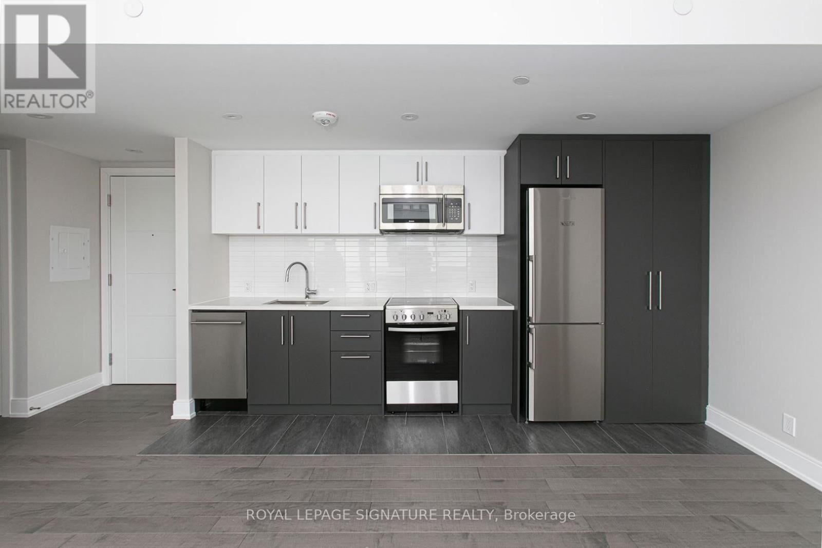 Property Photo:  11 Walmer Road 604  ON M5R 2W9 