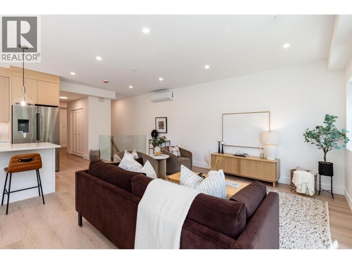 Property Photo:  2098 Crumpit Woods Drive 4  BC V8B 0T6 