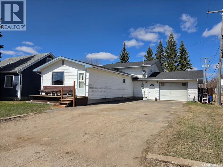 Property Photo:  725 2nd Avenue  SK S0A 3J0 