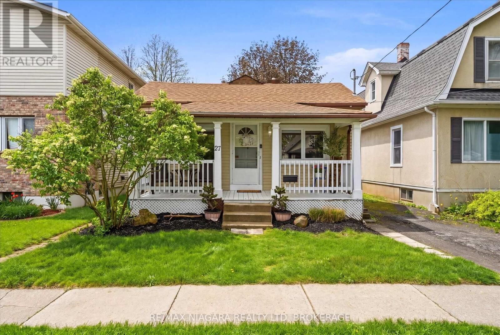 Property Photo:  27 Wiley Street  ON L2R 4E6 