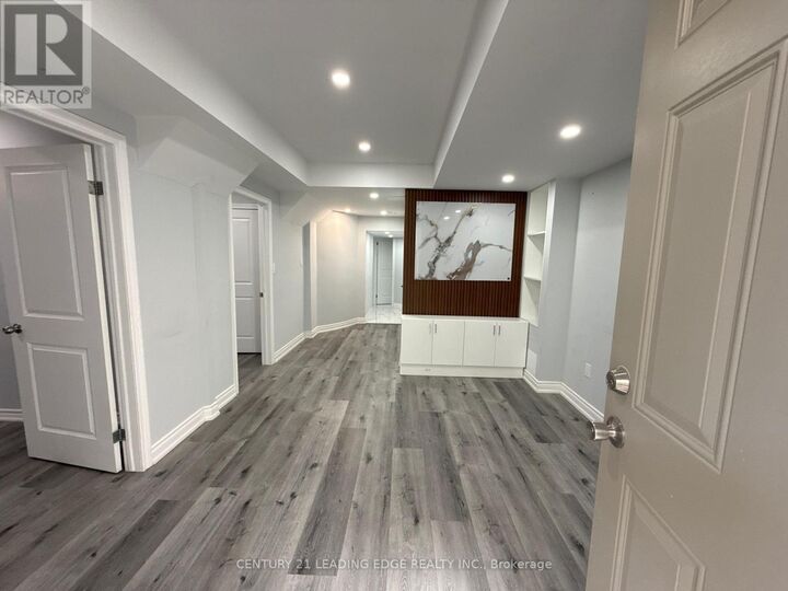Property Photo:  11 Northern Breeze Crescent Lower  ON L1R 0P4 