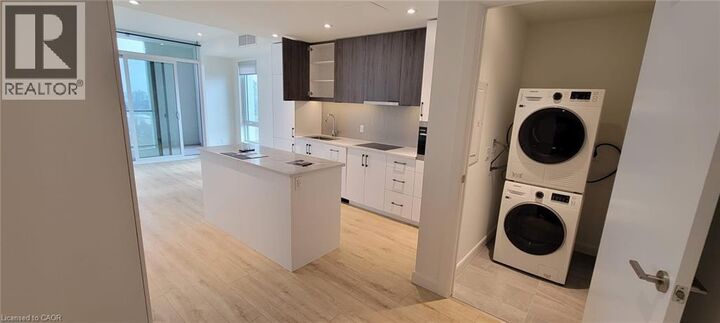 Property Photo:  741 King Street West 1012  ON N2G 1E5 