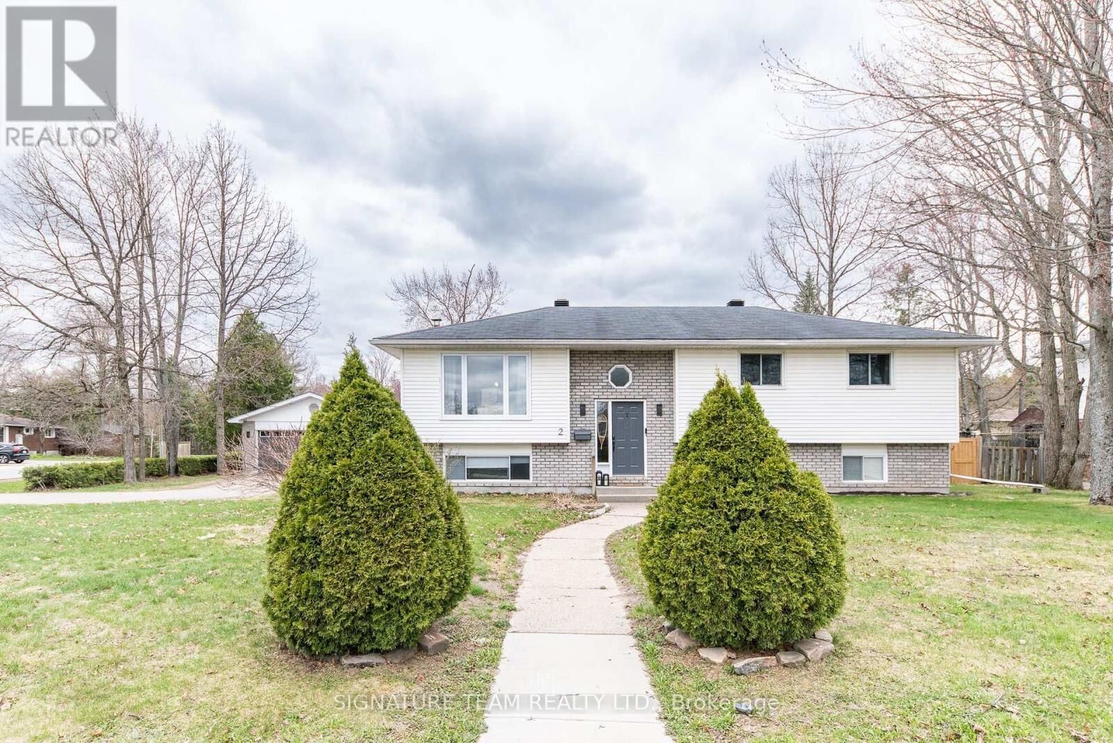 Property Photo:  2 Lisa Crescent  ON K8H 2Z9 