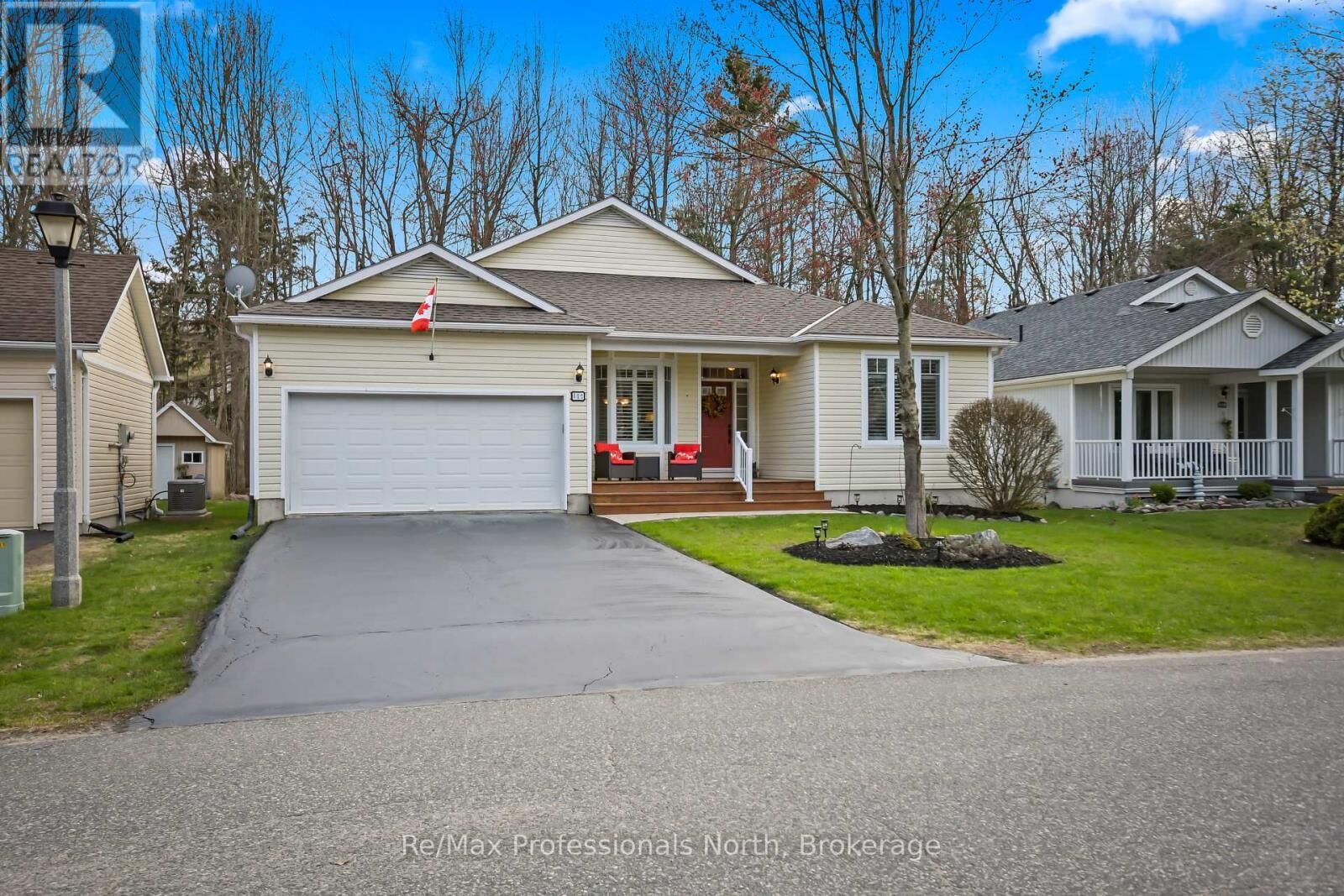 Property Photo:  117 Hedgewood Lane  ON P1P 1Z4 