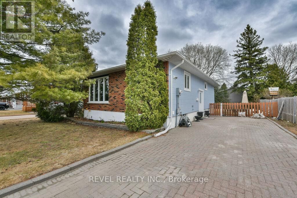 Property Photo:  100 Brock Avenue  ON P4N 7P1 