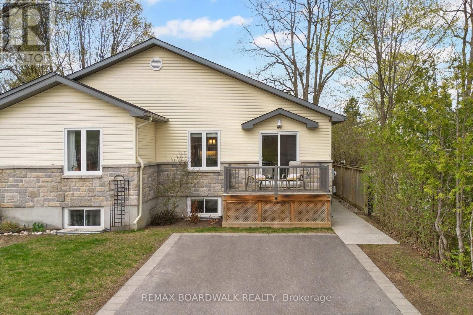 Property Photo:  69 Mitcheson Street  ON K0A 1A0 