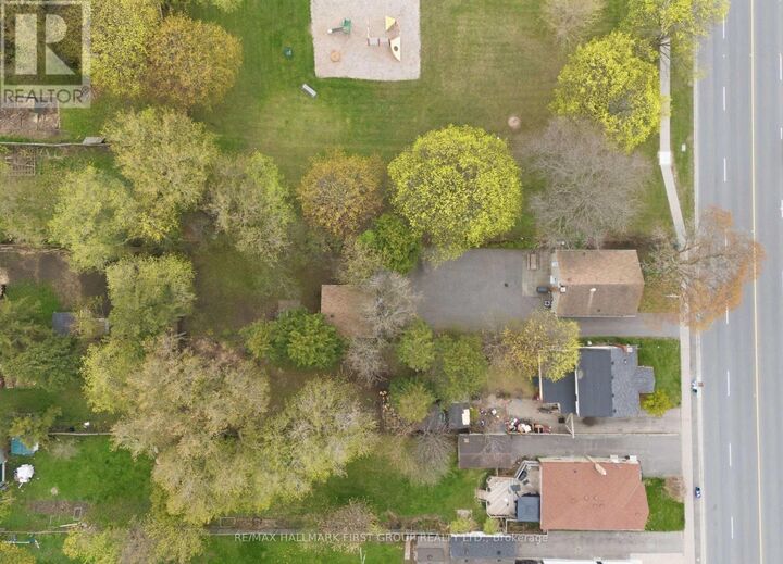 Property Photo:  215 Park Road South  ON L1J 4H1 
