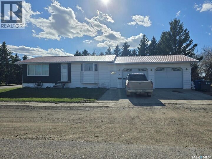 Property Photo:  50 2 Avenue E  SK S0G 3M0 