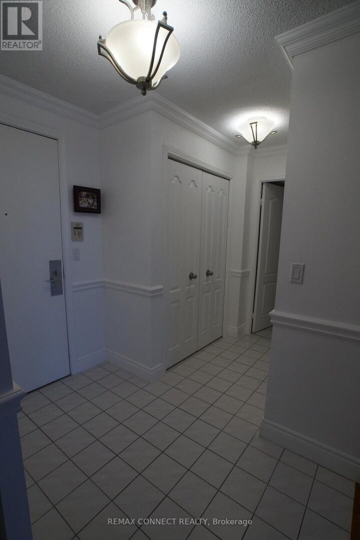 Property Photo:  1000 The Esplanade Avenue North 1611  ON L1V 6V4 