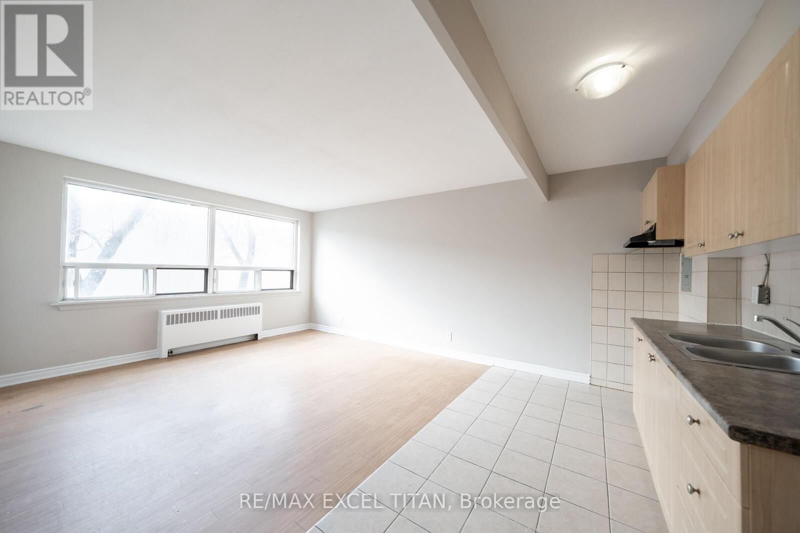 Property Photo:  468 Ottawa Street 209A  ON L8H 4A6 