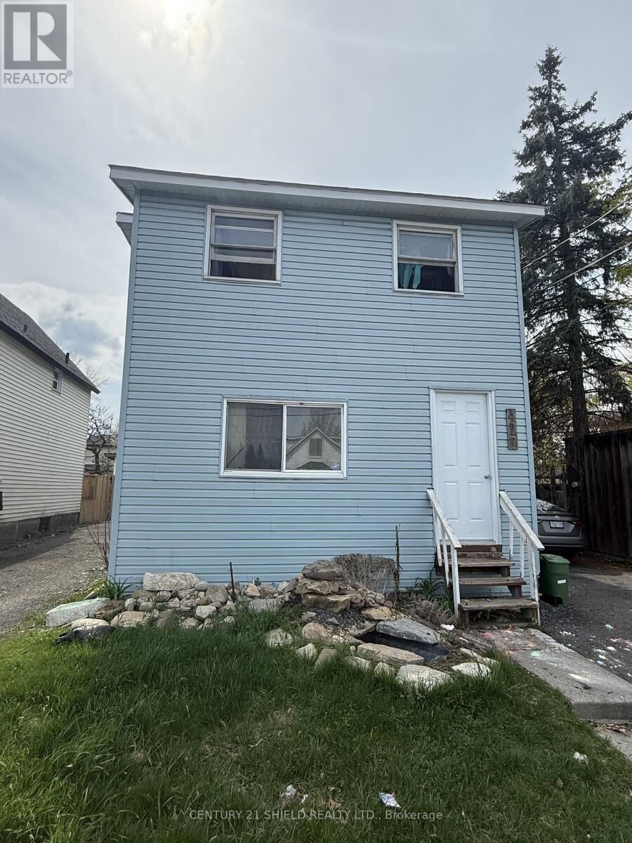 Property Photo:  427 McConnell Avenue  ON K6H 4L8 