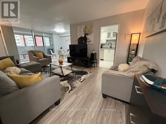 Property Photo:  5 Massey Square 1701  ON M4C 5L6 