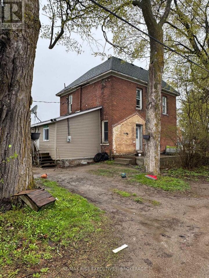 Property Photo:  109 Adelaide Street  ON K0H 2N0 