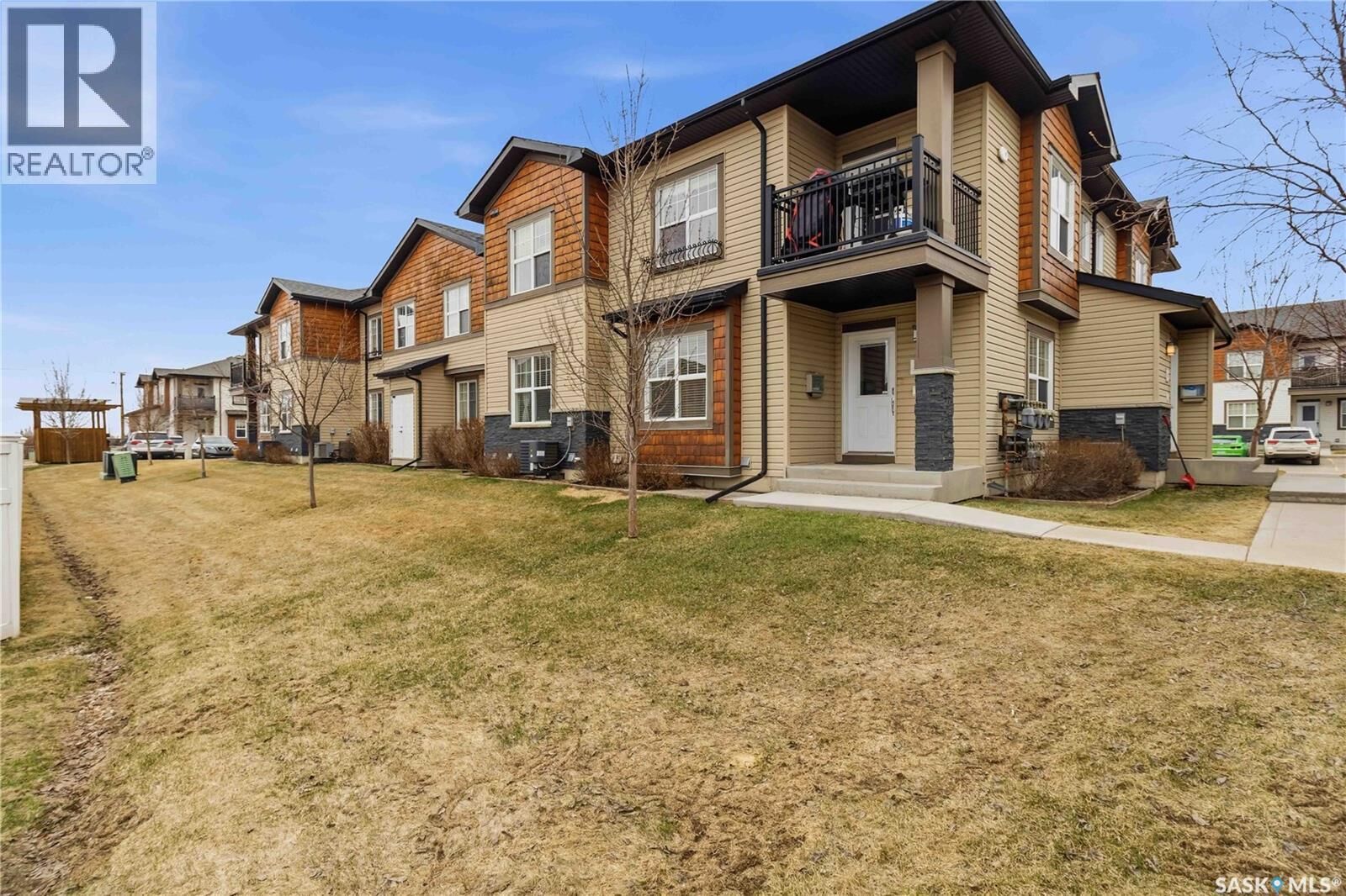 Property Photo:  202 1015 Patrick Crescent  SK S7W 0M6 