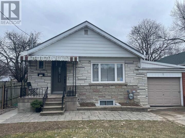 Property Photo:  7 Bassett Avenue  ON M1L 2A2 