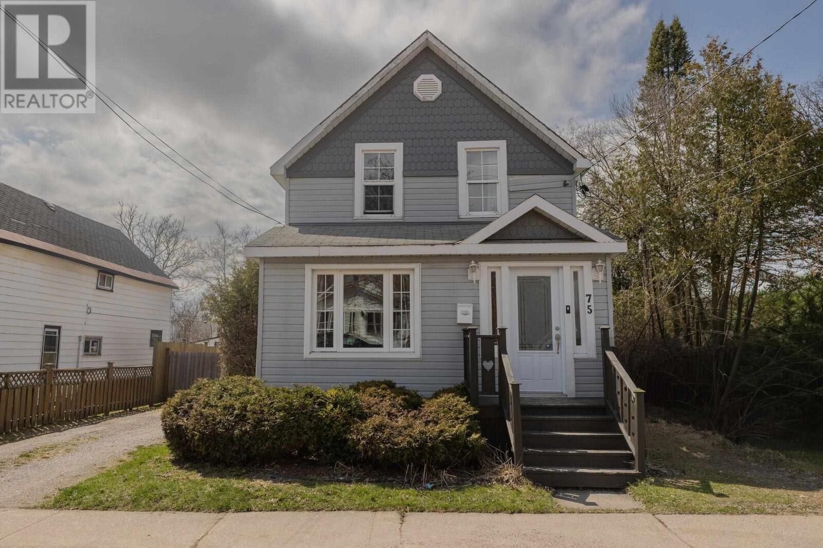 Property Photo:  75 Walnut St  ON P6B 2E4 