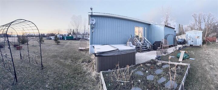 Property Photo:  8 8A Kenbro Park Road  MB R0E 0C0 