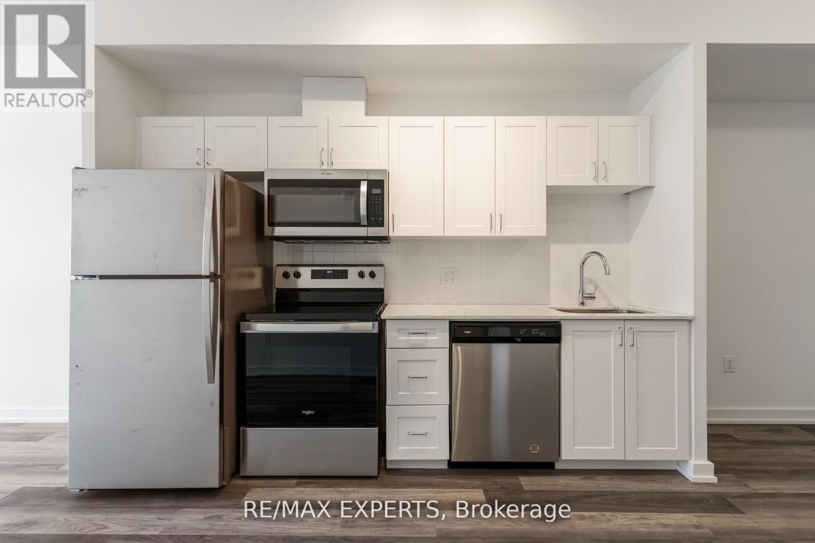 Property Photo:  430 Essa Road 424  ON L9J 0M1 
