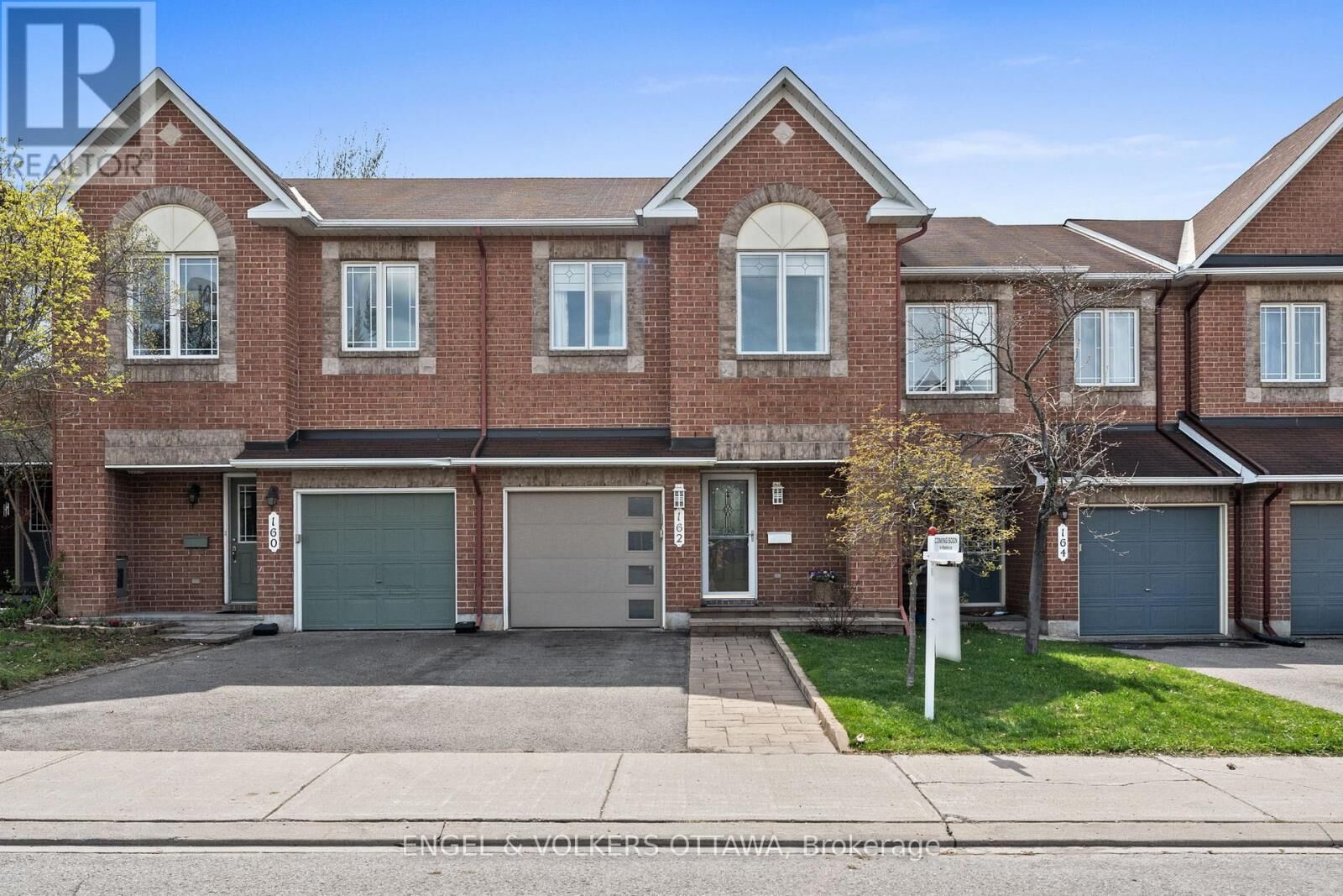 Property Photo:  162 Sorento Street  ON K2J 0B4 