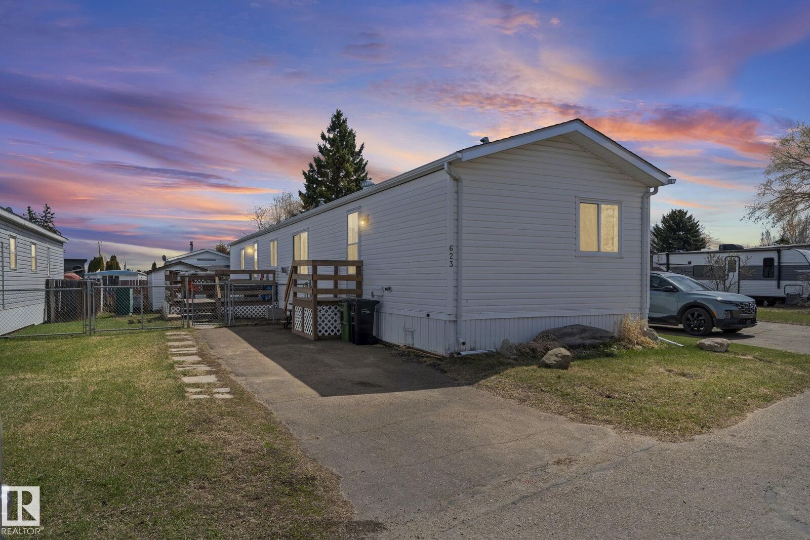 Property Photo:  623 Evergreen Park NE  AB T5Y 4M2 