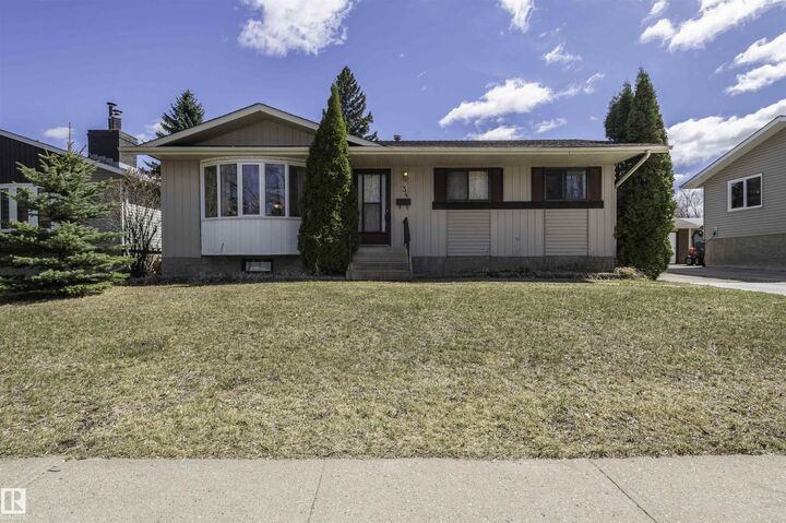 Property Photo:  34 Abbey Crescent  AB T8N 2X2 