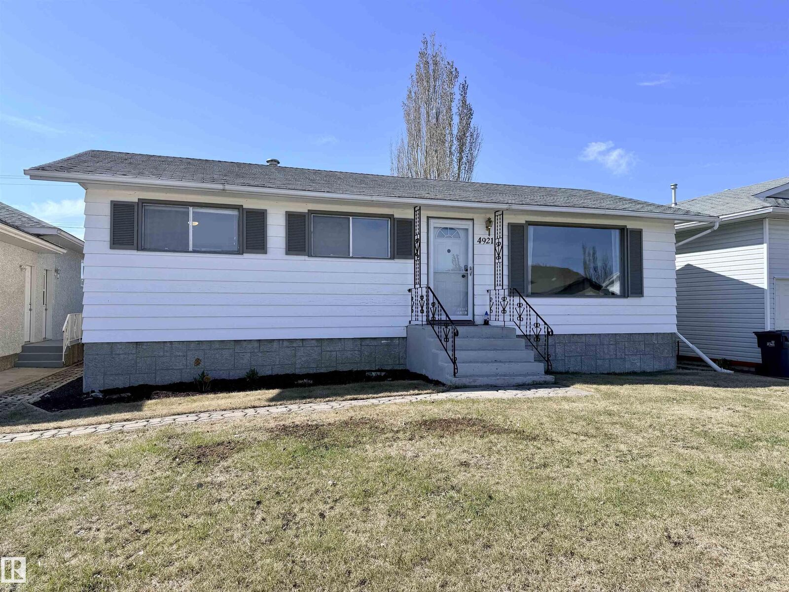 Property Photo:  4921 46 Avenue  AB T0A 3A3 