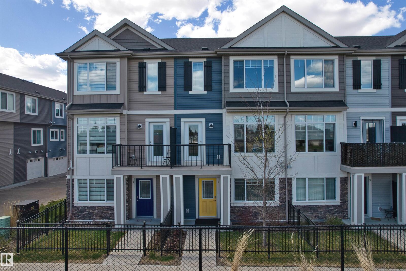 Property Photo:  11373 12 Avenue NW 6  AB T6J 5V2 
