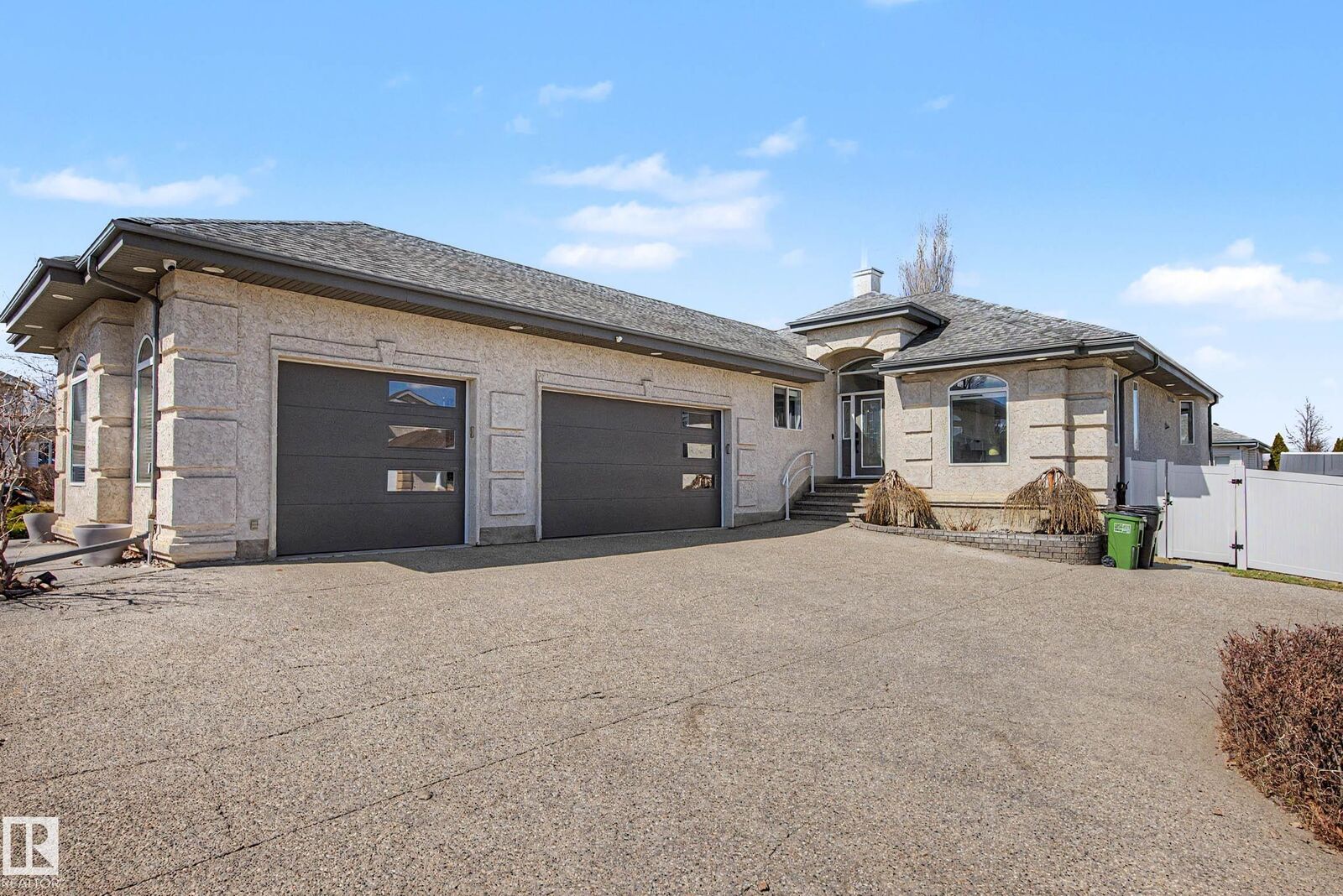 Property Photo:  324 Cutts Crest NW  AB T6V 1M7 