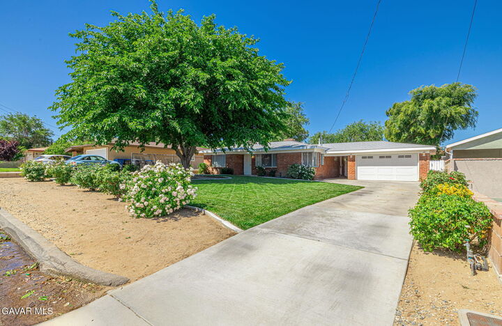 Property Photo:  41723 55th St W  CA 93536 