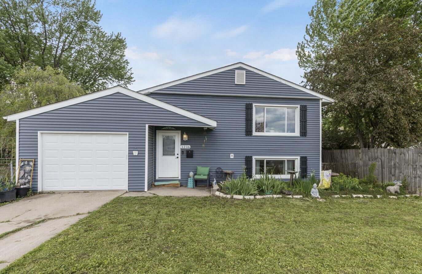 Property Photo:  1216 N Dwiggins Court  IN 46319 