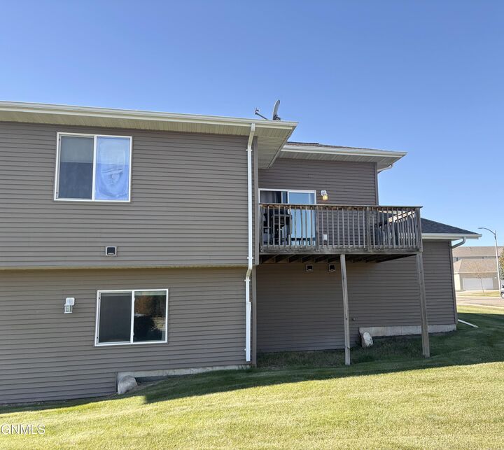 Property Photo:  2027 Koch Drive  ND 58503 