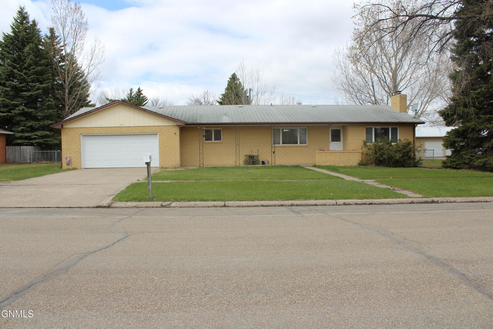 Property Photo:  504 Kundert Street  ND 58575 