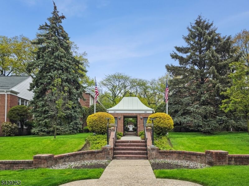 Property Photo: 151 E Palisade Ave 6D NJ 07631