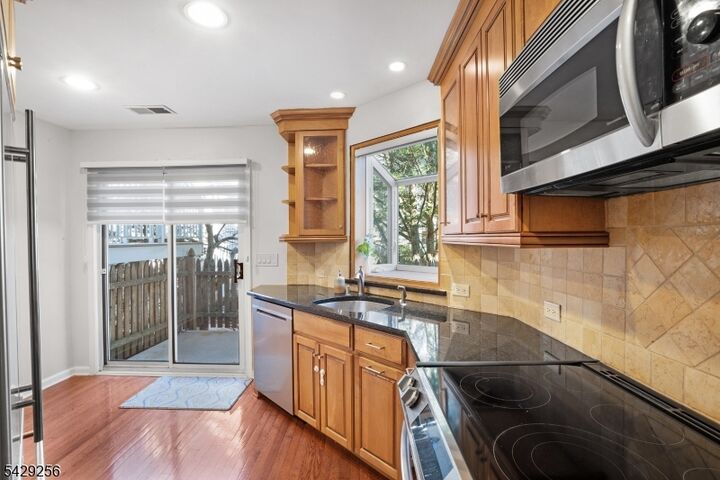 Property Photo:  89 Birchwood Road  NJ 07921 