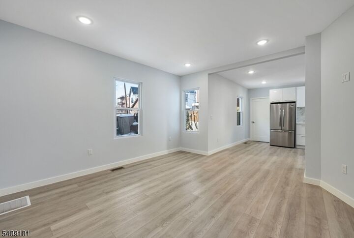 Property Photo:  17 Mission St 1  NJ 07042 